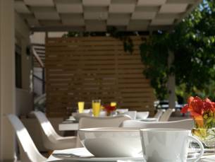 Grand TheoNi Hotel Suites & Spa