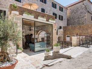 Heritage Palace Varos