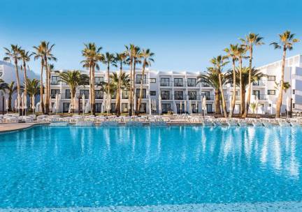 Grand Palladium White Island