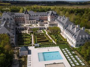 8 daagse vliegvakantie naar Dream Castle Fabulous Hotels Group in magny le hongre, frankrijk