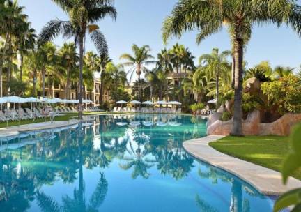 Met het hele gezin genieten van een zonvakantie in Marbella incl. vlucht, transfer en ontbijt of halfpension