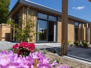 Wellness chalet met houtgestookte sauna en spa in Voorthuizen