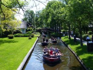 GIETHOORN DEAL! ???? Ontdek de Weerribben-Wieden! Verblijf op een prachtig landgoed incl. ontbijt, GRATIS parkeren &eacute;n S voor een rondvaart door Giethoorn!