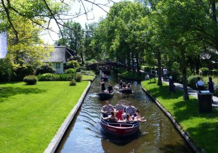 GIETHOORN DEAL! ???? Ontdek de Weerribben-Wieden! Verblijf op een prachtig landgoed incl. ontbijt, GRATIS parkeren &eacute;n S voor een rondvaart door Giethoorn!