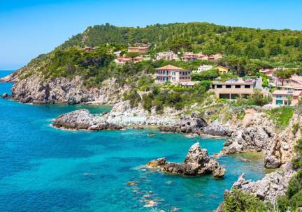 Geniet van een vakantie in een appartement in het natuurrijke Toscane met privéstrand incl. extra's