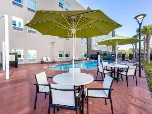 La Quinta Inn & Suites by Wyndham Orlando IDrive Theme Parks
