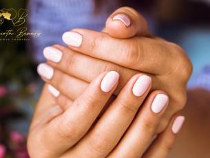 Gellak en/of BIAB of Russische manicurebehandeling of microneedling