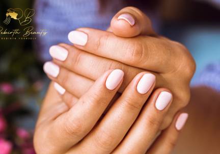 Gellak en/of BIAB of Russische manicurebehandeling of microneedling