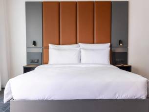 The Londoner St. Julian