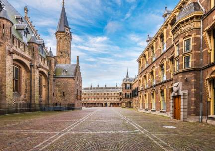 Centraal gelegen in een 4*-hotel in Den Haag incl. ontbijt en NS treinretour