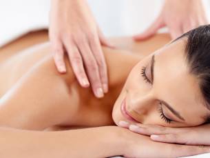 Voetverwenmassage (45 min) of ontspanningsmassage met etherische oliën (60 min)