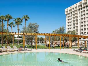 Ozadi Altura Beach Resort