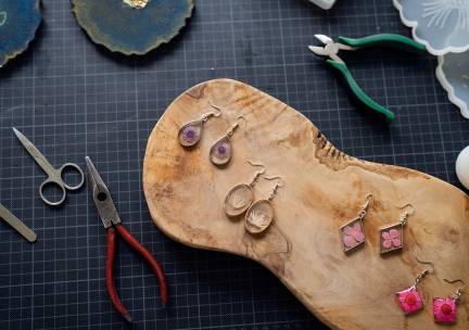 Workshop oorbellen maken of schaaltje pimpen (2,5 uur) + drankje + hapjes