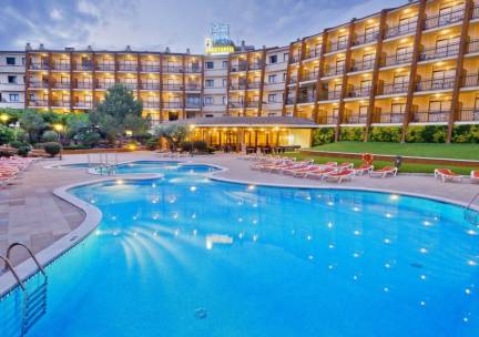Verblijf aan de Costa Brava in Tossa de Mar met zwembad en fijne ligging vlakbij strand en centrum! Incl. vlucht & transfer