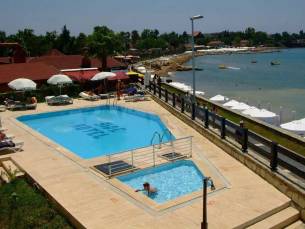 Side Beach Club