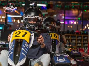 1 of 2 heats karten bij Hezemans Indoor Karting