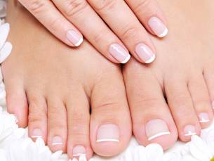 Manicure- of pedicurebehandeling naar keuze (45 of 60 min)