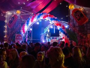 3-daags Foute Vrienden Weekend! Met activiteiten & feestavonden op EuroParcs met volop bekende artiesten: Mooi Wark, Brace, Vieze Jack, Johnny 500, Stef Ekkel, Michella Kox & vele anderen ????