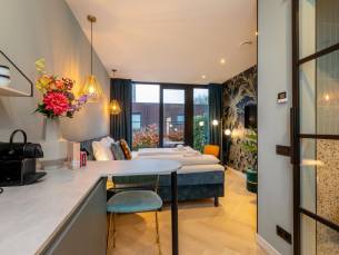 Hotelchique studio BRIES voor 2 personen met airco en priv&eacute;terras | Dishoek - Van der Manderelaan 16