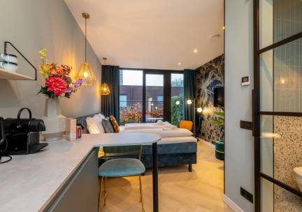 Hotelchique studio BRIES voor 2 personen met airco en priv&eacute;terras | Dishoek - Van der Manderelaan 16
