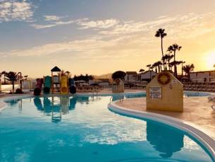 Geniet in een bungalow nabij het strand op het heerlijke eiland Fuerteventura incl. vlucht en ontbijt!