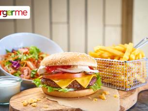 Burger naar keuze + friet + mayonaise + evt. snack of salade bij burgerme