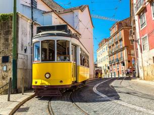 TOP LOCATIE in Lissabon: Verblijf tijdens je Citytrip midden in de historische binnenstad incl. vlucht en ontbijt!
