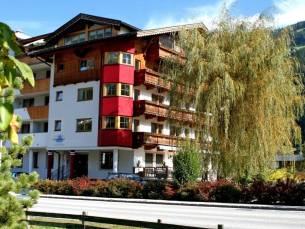 Geniet in 4*-hotel met wellness in het natuurrijke Tirol incl. ontbijt, 4-gangendiner en extra's