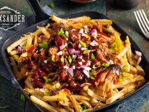 Loaded fries + drankje bij Station Alexsander