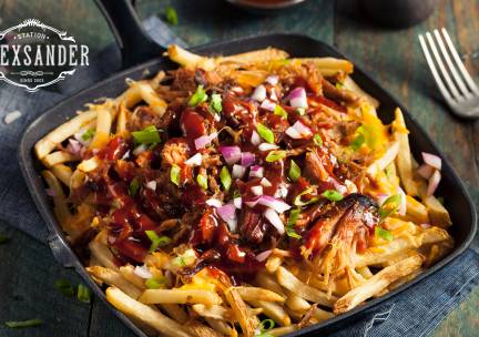 Loaded fries + drankje bij Station Alexsander