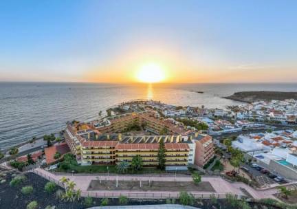 ???? Tijd om het Canarische eiland Tenerife te verkennen: Heerlijke winterzonvakantie op steenworp afstand van het strand o.b.v. halfpension incl. vlucht & transfer!
