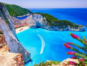 Welkom op zonnig Zakynthos! Zonvakantie incl. vlucht, huurauto en halfpension of all-inclusive