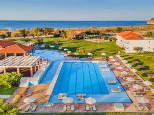 4*-resort met zwembad, WELLNESS en direct aan het strand op het prachtige Lesbos o.b.v. halfpension en incl. vlucht + huurauto + GRATIS parkeren