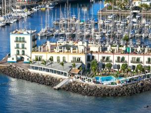 Hotel Livvo Puerto de Mog&aacute;n