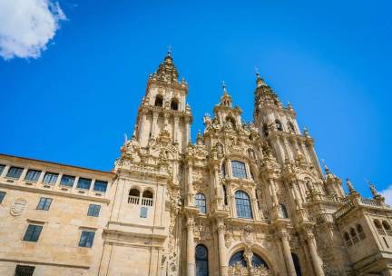 Luxe priv&eacute; fietsreis Zeezicht en Paradores op weg naar Santiago de Compostela