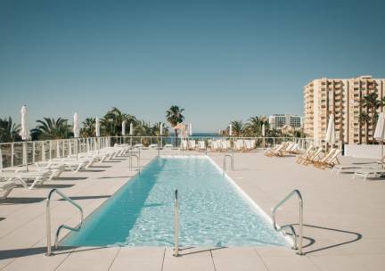 Heerlijk genieten van een zonvakantie met verblijf in een 4*-hotel aan de Costa del Sol incl. vlucht en ontbijt