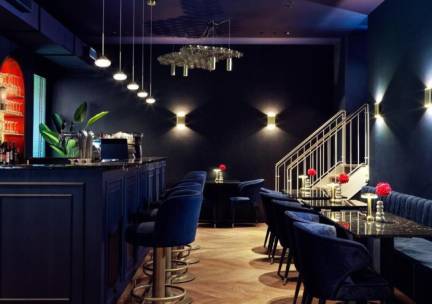 SUPER DEAL! ⚡Verblijf in een GLOEDNIEUW 4*-boutiquehotel midden in Den Haag & bij Scheveningen strand incl. Escape Tour!