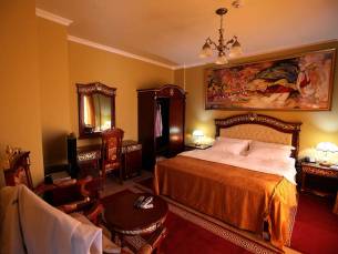 Dinasty Hotel
