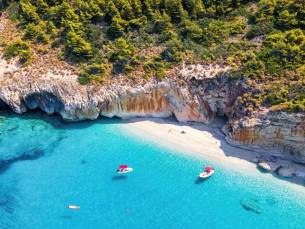 Verken het eiland Zakynthos vanuit een 4*appartementencomplex in Alikanas met de huurauto! Incl. vlucht en huurauto