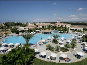 8 daagse vliegvakantie naar Avanti Holiday Village in paphos, cyprus