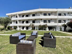 Nikos Bnb