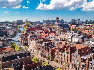 ✨ Ontdek bruisend Leiden op z'n best: MODERN 4*-hotel in het hart van de stad incl. ontbijt & NS-treinretour!
