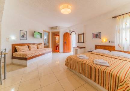 Fly & Go Kastro Studios & Apartments