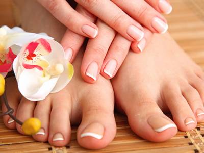 Manicure- of spa-pedicurebehandeling (45 min)