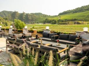 SUPER DEAL! ⚡ Verblijf all-inclusive in de prachtige Ahr Wijnstreek in Mayschoss + terras met uitzicht op de wijngaarden!