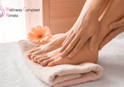 Manicure- of pedicurebehandeling + massage of gellak (30 of 60 min)