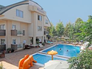 Ambassador Plaza Hotel