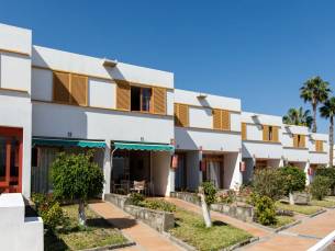 Las Brisas Bungalows