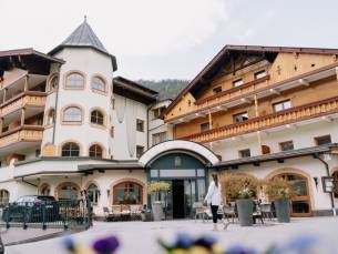 Geniet in 4*-resort met wellness in het natuurrijke Fulpmes in Tirol incl. ontbijt, lunch, snacks, 4-gangendiner en Stubai Guestcard