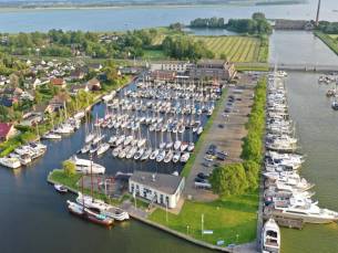 Verblijf in een 4*-hotel met binnenzwembad & sauna in schilderachtig Lemmer in Friesland incl. ontbijt + GRATIS parkeren